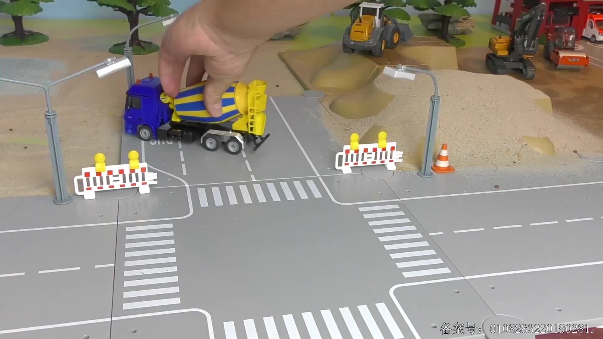 汽车世界之百变工程车 第44集视频封面图