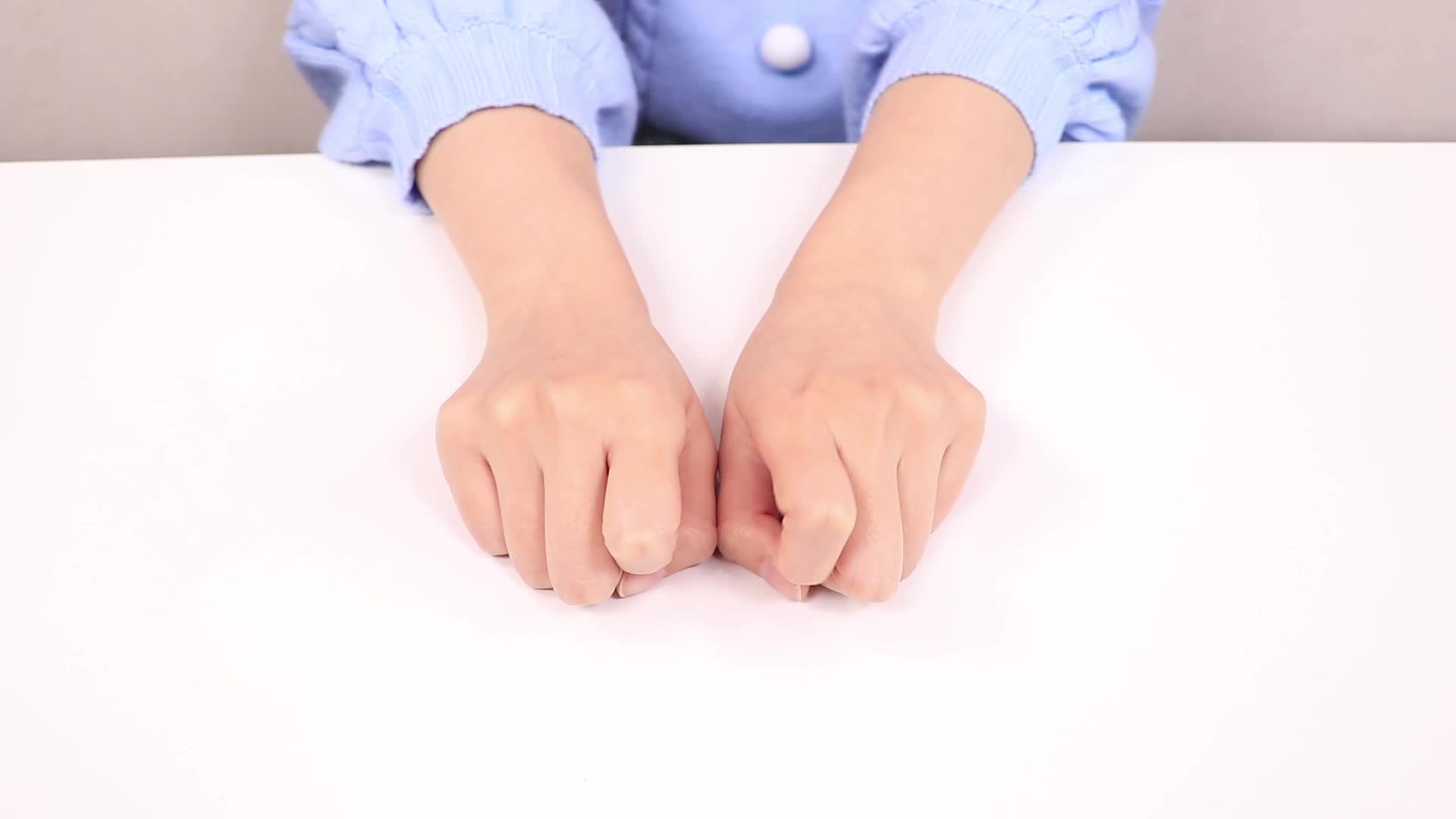 伶可家族小葩 第10集视频封面图