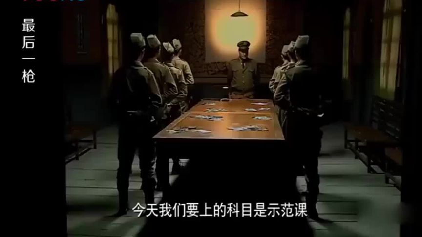 教官刚上完理论课,竟到宿舍给女特工亲身示范,女特工只有服从